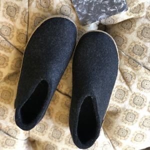 New glerups size 38 grey wool shoes slippers